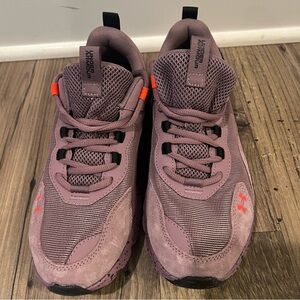 Women’s Under Armer sneakers/Charged Verssert Speckle/ size 10